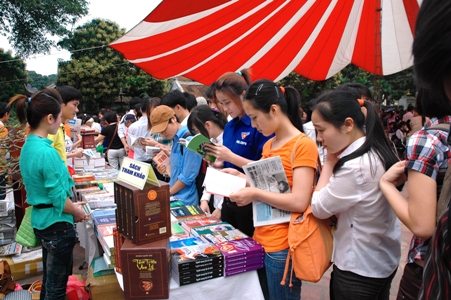 Lúng túng lựa chọn sách tham khảo